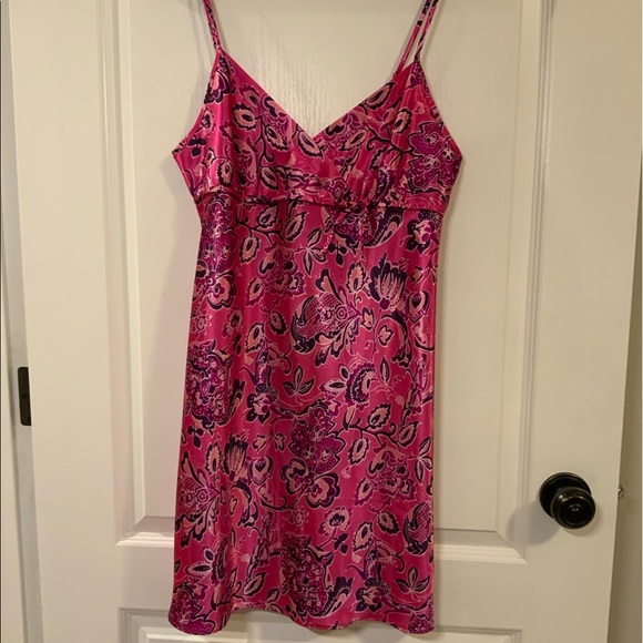 Woman’s Pretty Hot Pink Nighty - Picture 1 of 6